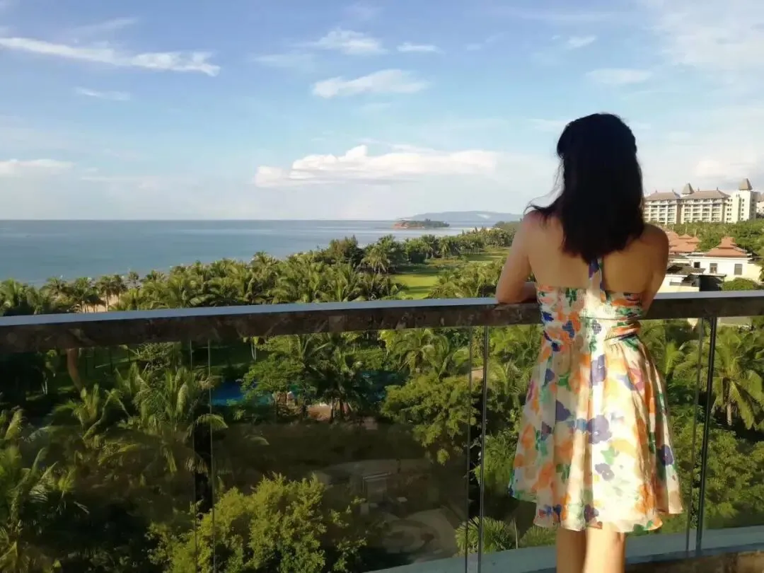 钰涵原创英文歌曲《Love's Magic爱的魔法》(Avicii-Style Electronic Pop) 当爱的魔法消失时