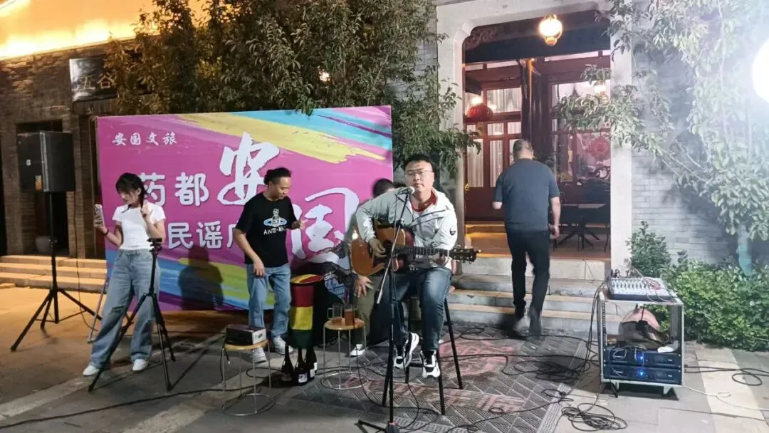 《遇上百分之百的女孩》:瑞建民谣歌曲,致敬村上春树