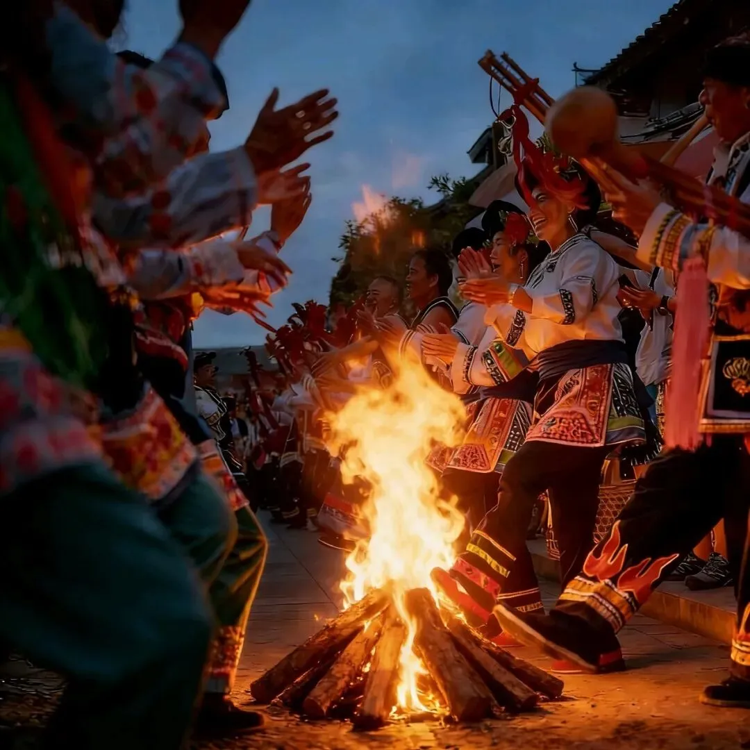 阿表约你打歌去丨太阳不落脚就痒,那阵才得去打歌?