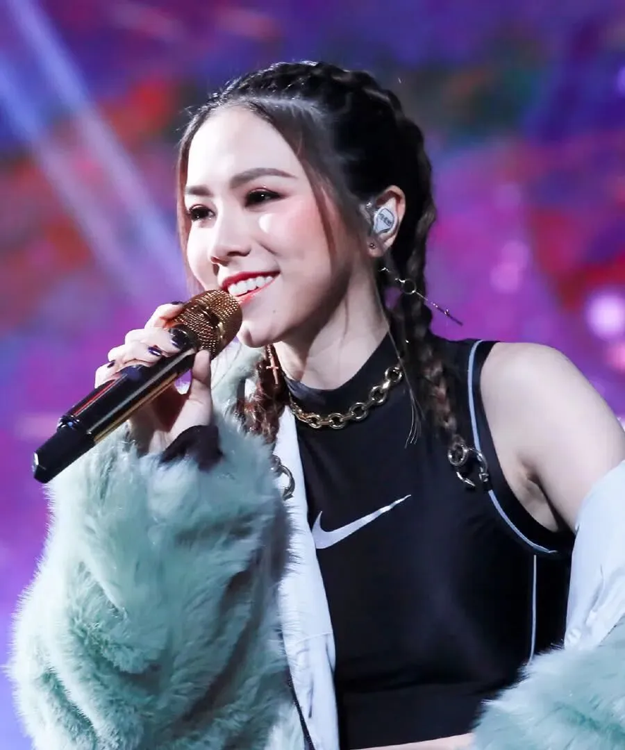 丫头小记18,以歌为翼逆风飞翔.我心中的邓紫棋