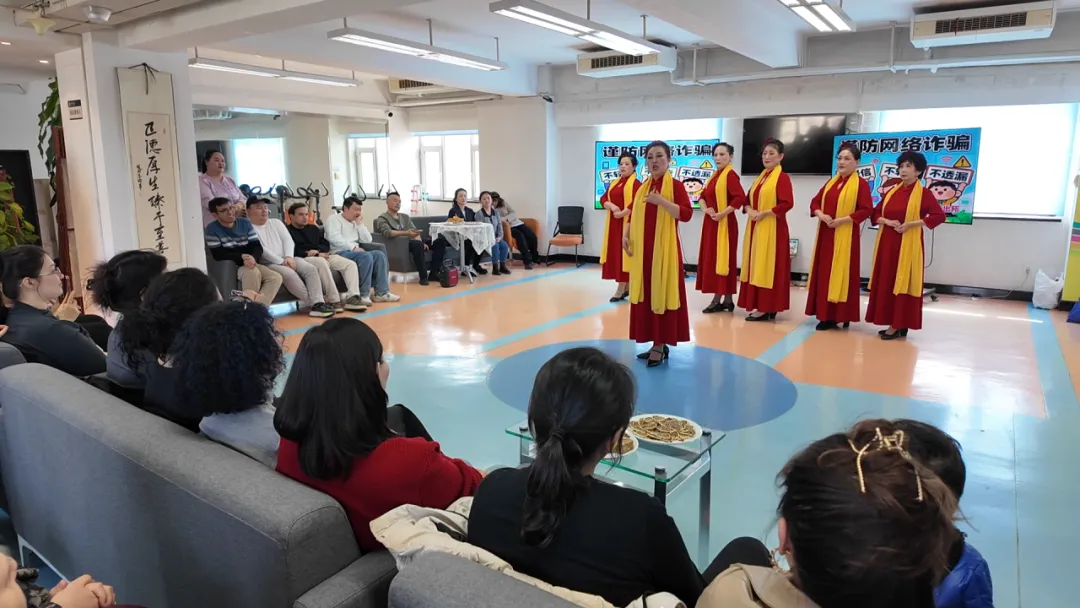 载歌载舞庆祝肉孜节 文苑社区唱响民族团结主旋律