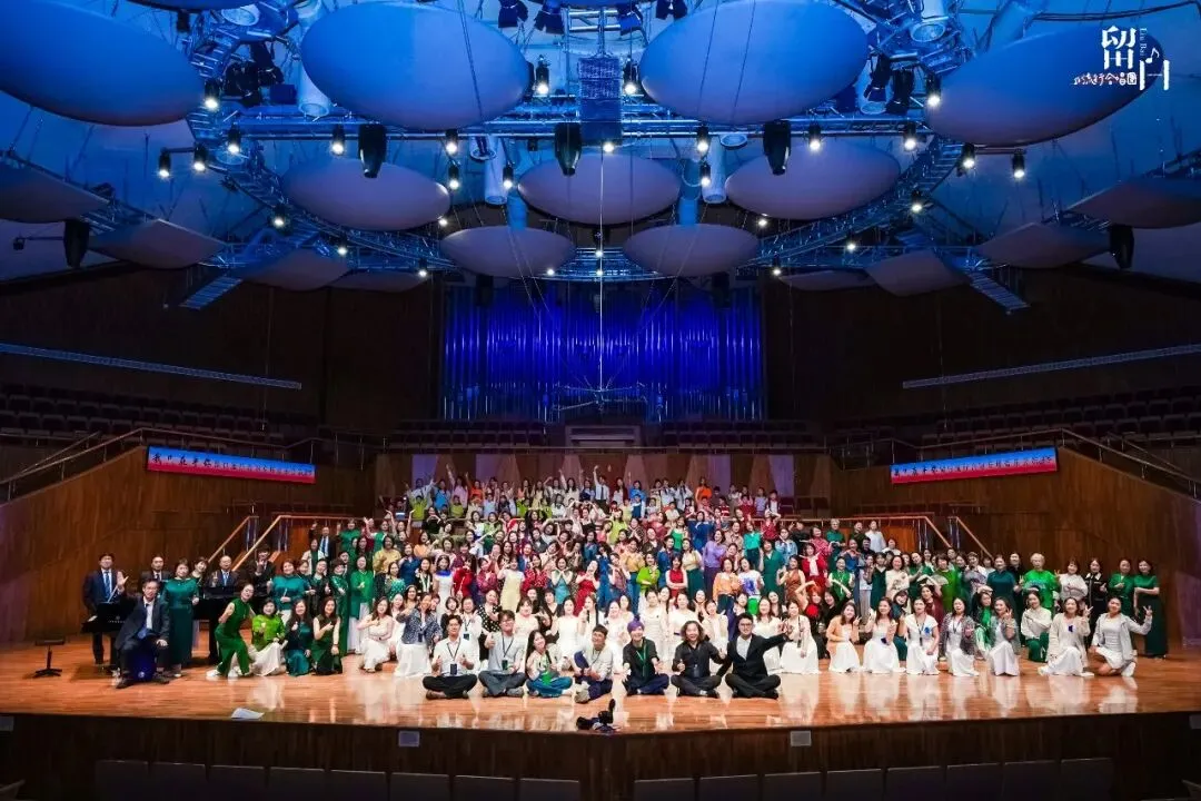 因热爱而歌,让岁月生香—— 记广州留白华园爱之声合唱团星海音乐厅演出