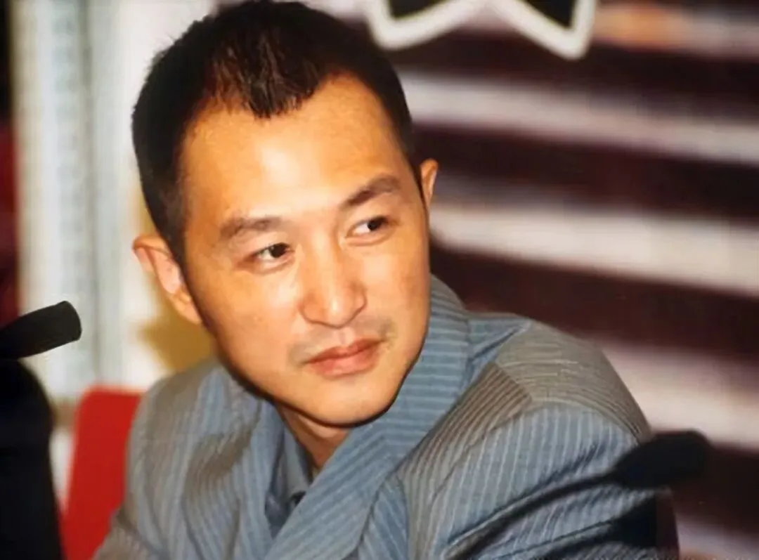 曾经响遍大江南北的歌曲《大中国》,让无数国人热血沸腾,时至今日,这首歌依然是很大重大节日合唱的首选.而这创作者高枫却英年早逝