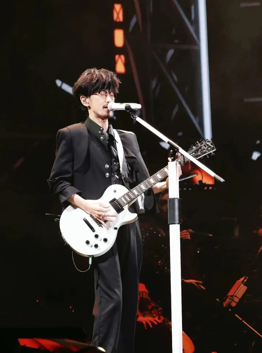 暮色诉离殇,经典永留芳——品读老歌《黄昏》