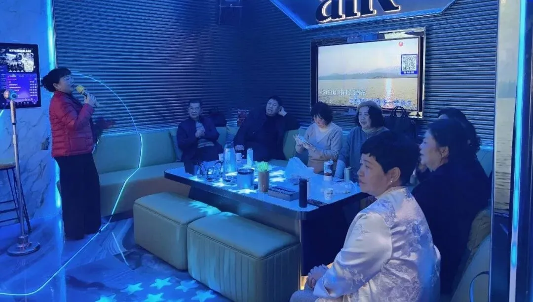 学员风采丨以歌为媒凝合力——通俗六班三组开展课外练歌活动