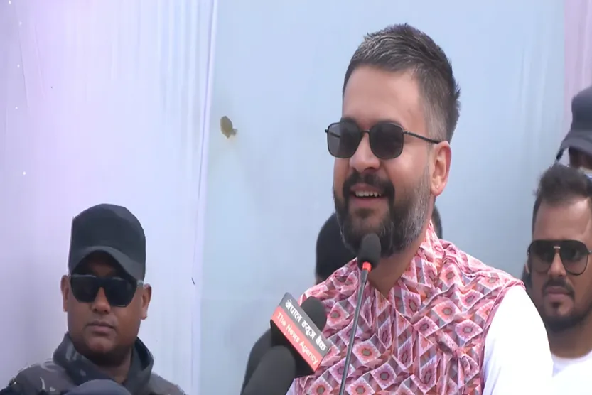 巴伦就任总理前夕发布歌曲《胜利属于摩诃迦梨》,用音乐呼应国民情绪