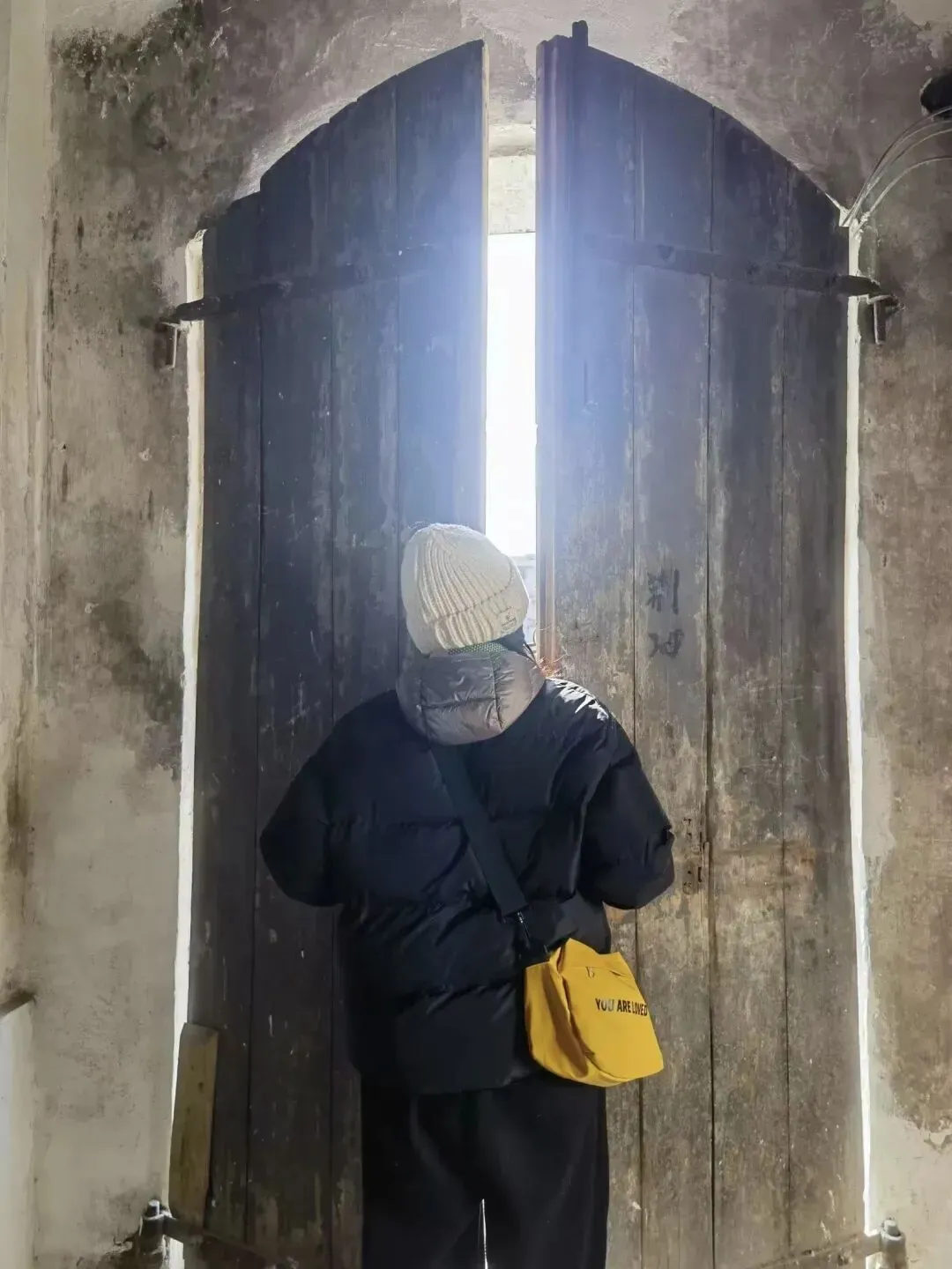 原创歌曲《你是光》今日上线,黑暗中的一束光,照亮前行的路.