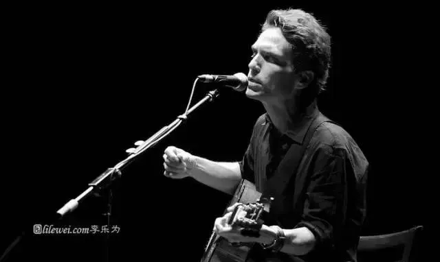 10首穿透灵魂的英文经典歌曲!收藏好,慢慢听!