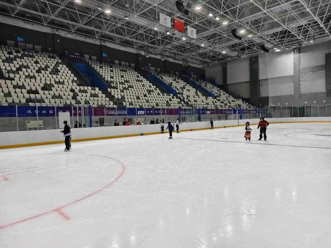 春天里的“冰上换歌”!榆林滑冰馆,藏着塞上春日别样的快乐