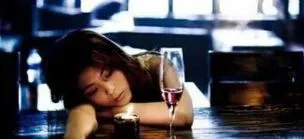 一首经典老歌《爱情这杯酒,谁喝都得醉》,想你想的好心碎,亲爱的,今夜你醉了吗?