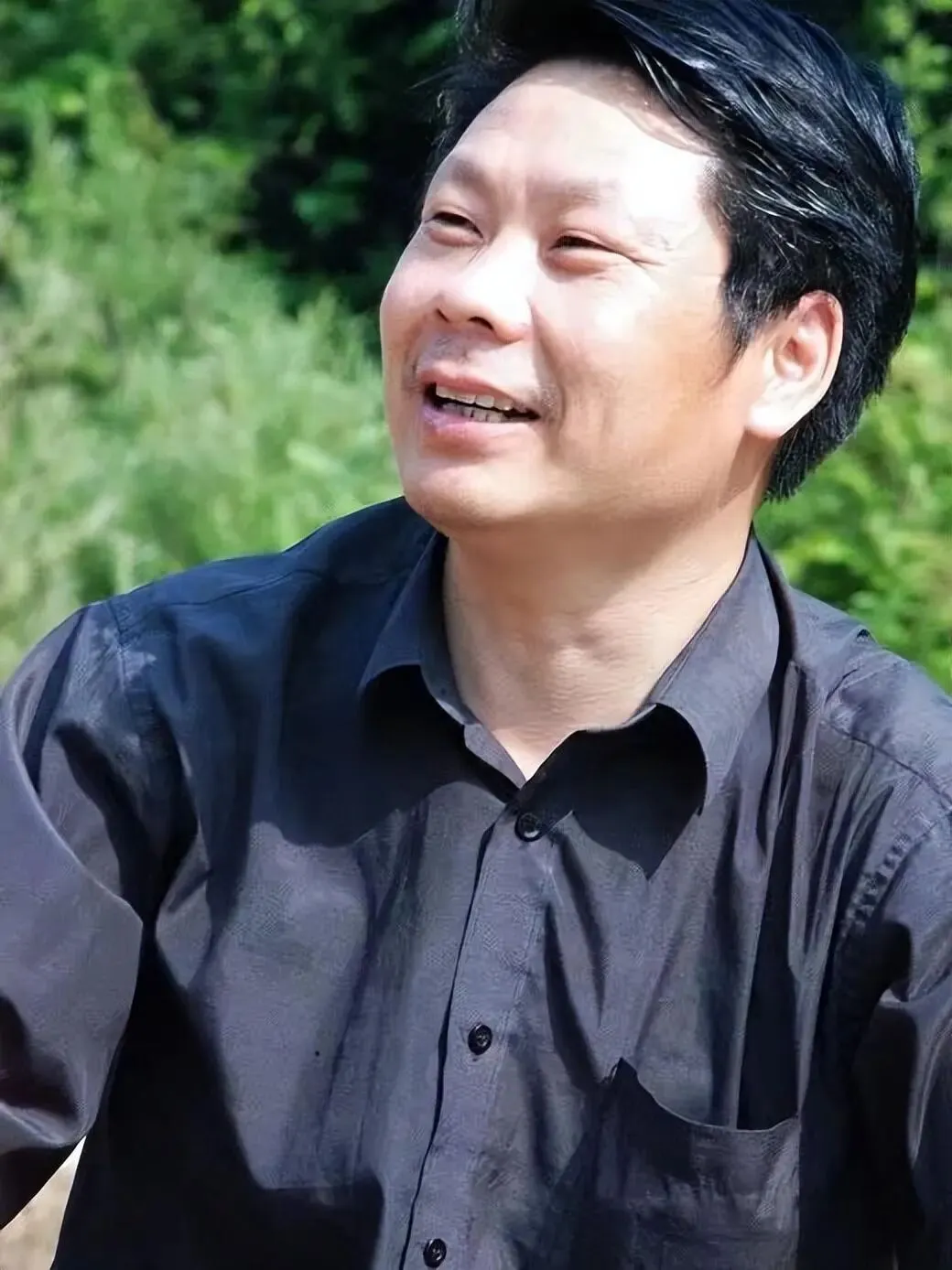 《桃花为媒,声绘振兴》——评歌曲《丰山桃花红》的艺术构建与时代回响