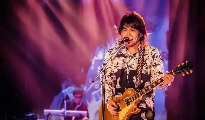 伍佰这首歌唱了30年,我才听懂:有些人,注定走不进他的森林,而每个人的心里,都有一片别人进不去的森林