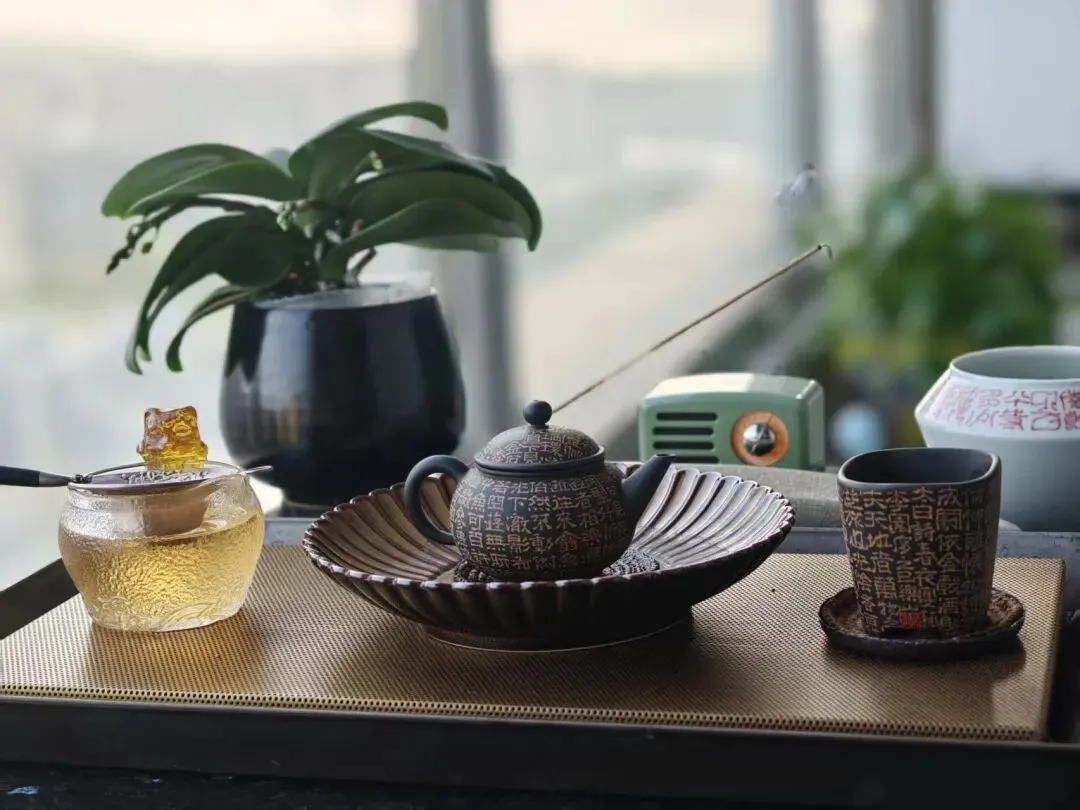 假期标配:好茶、好书、老歌、猪队友