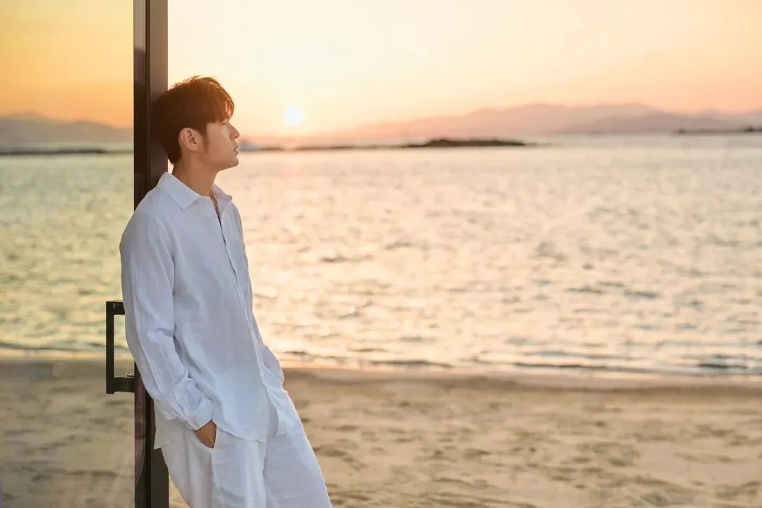 周杰伦太阳之子同名新专歌曲《爱琴海》高清官图和拍摄思路
