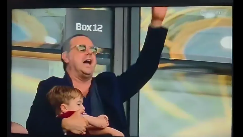 太尴尬!鲍文岳父唱黄色歌曲助威