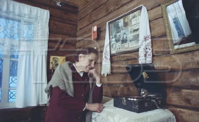 【独家】埃隆·马斯克的父亲建议将歌曲《喀秋莎》翻译成多种语言