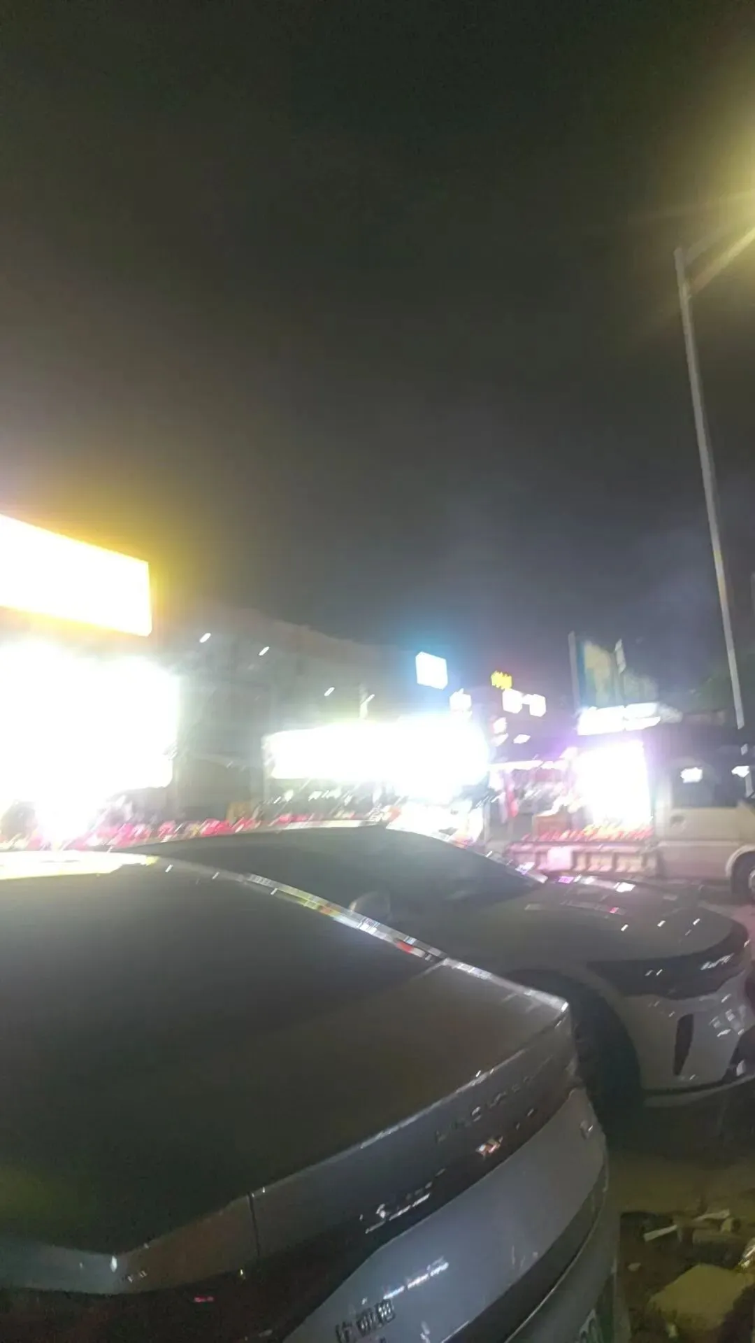 因为一首老歌,这家超市聚满了客人