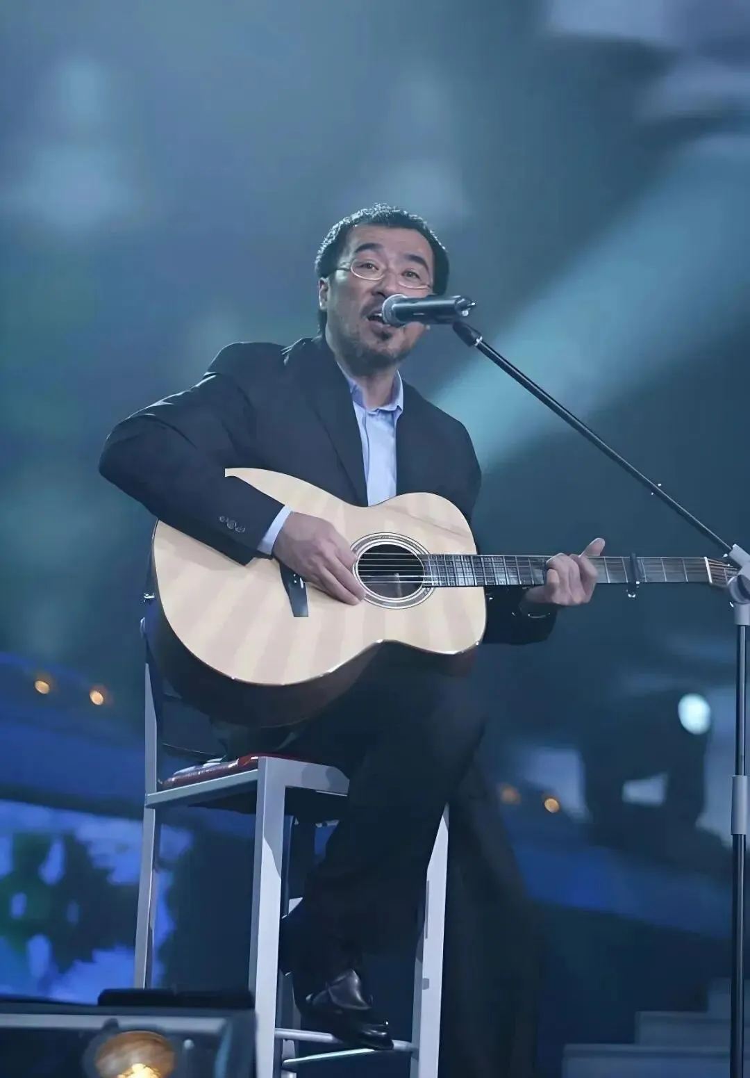 这几位大叔的歌,那种沧桑感,现在的歌手真唱不出来,听完满是回忆