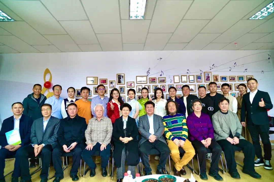 “青城”主题歌曲交流分享会暨会员活动日在内蒙古文艺之家成功举办