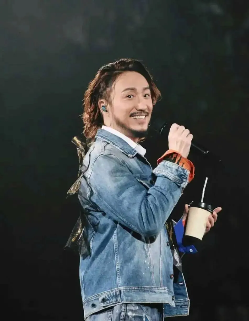 爱过的老歌,你能记得的有几首(67)|郑中基:那个“歌神接班人”自毁前程,却在低谷中成了影帝