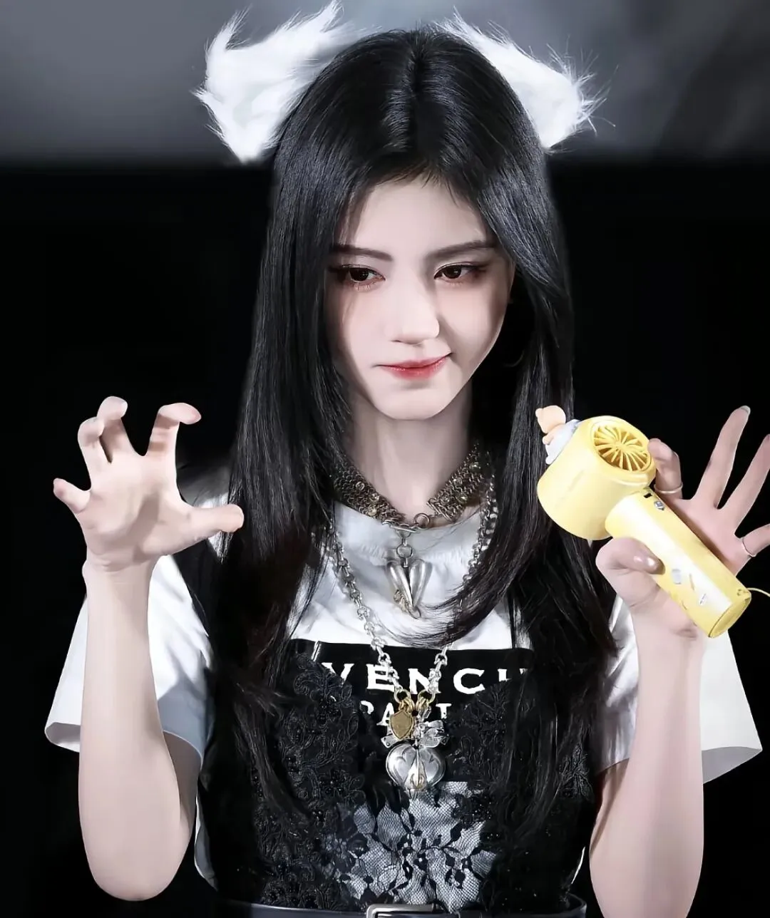 内娱女明星第一个唱歌,跳舞,演戏,颜值都在线的女艺人!