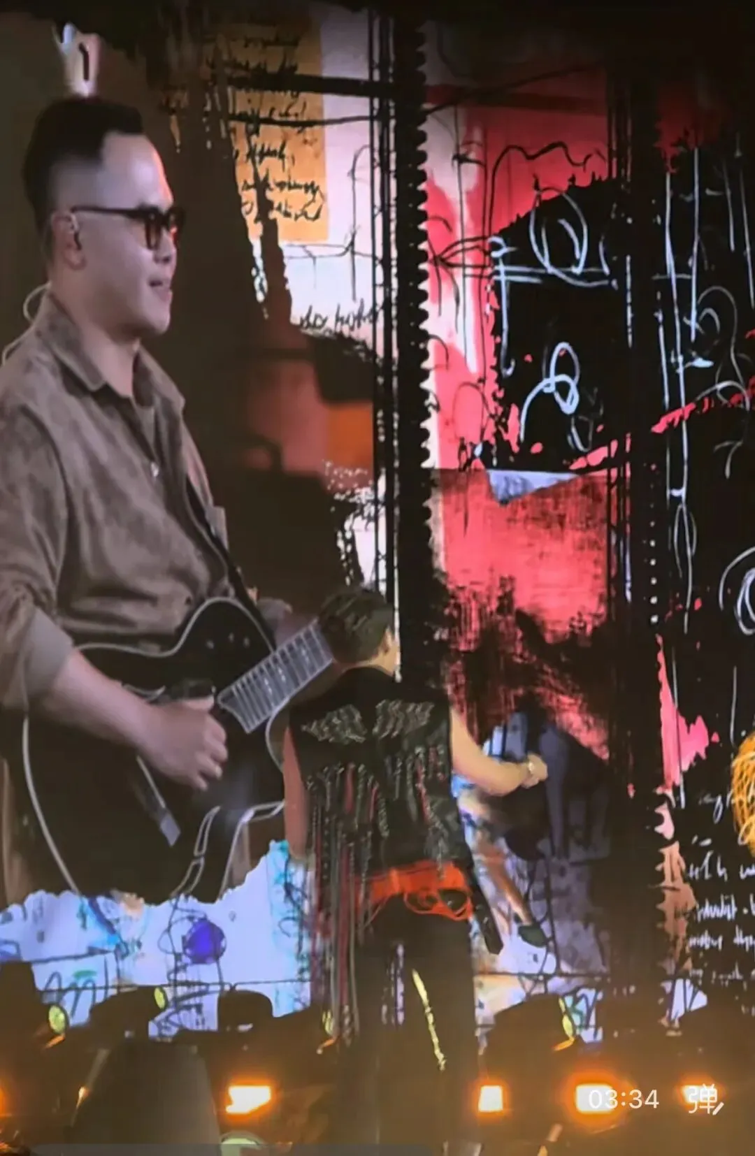 老歌翻红、演唱会一票难求:我们到底在奔赴什么?