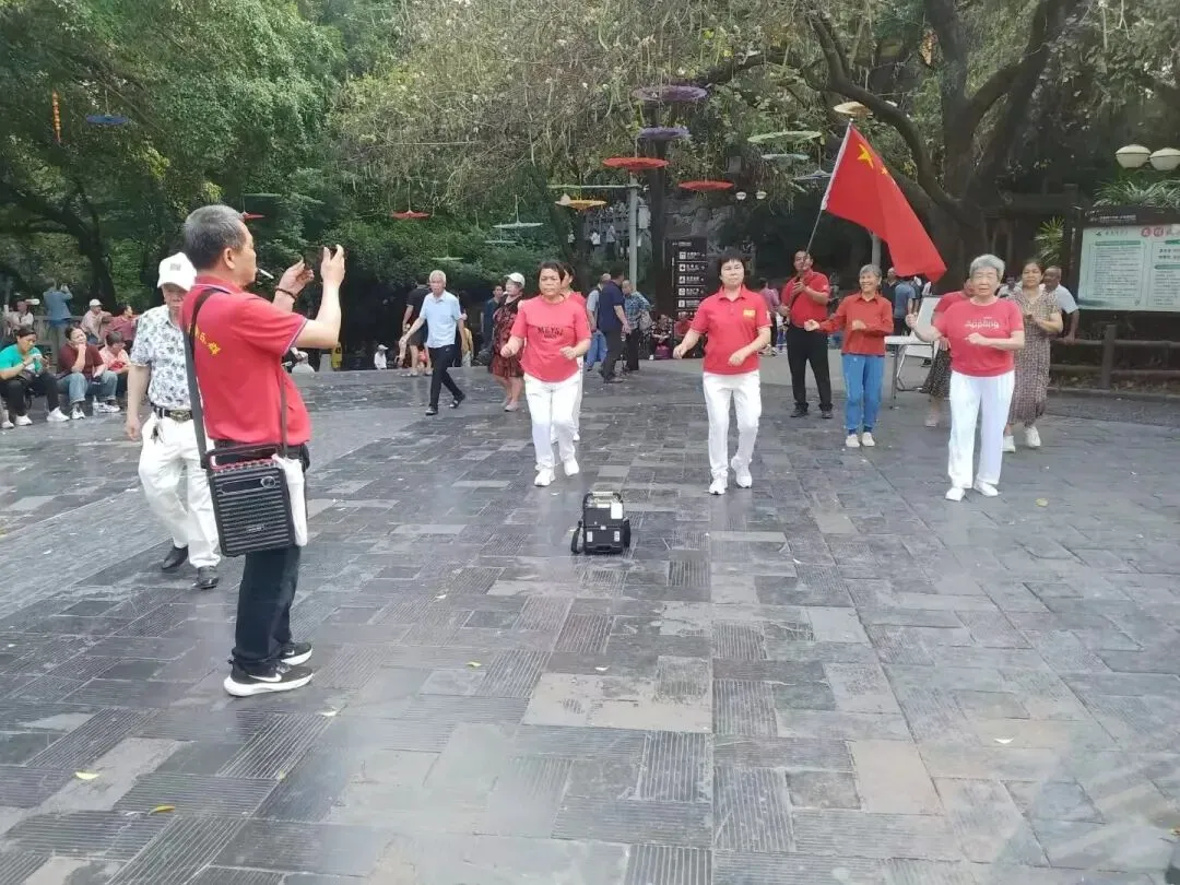 歌喜,舞欢——今日鱼峰散记