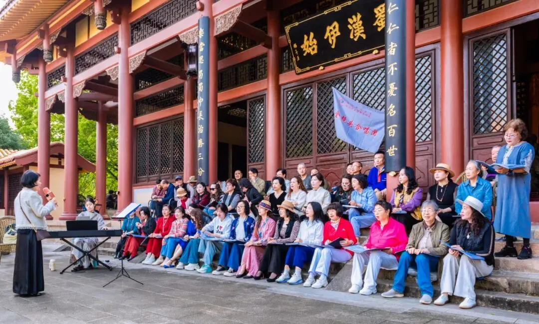 春和景明歌飞扬,同心聚力绽芳华——金镜头合唱团富乐山团建活动纪实