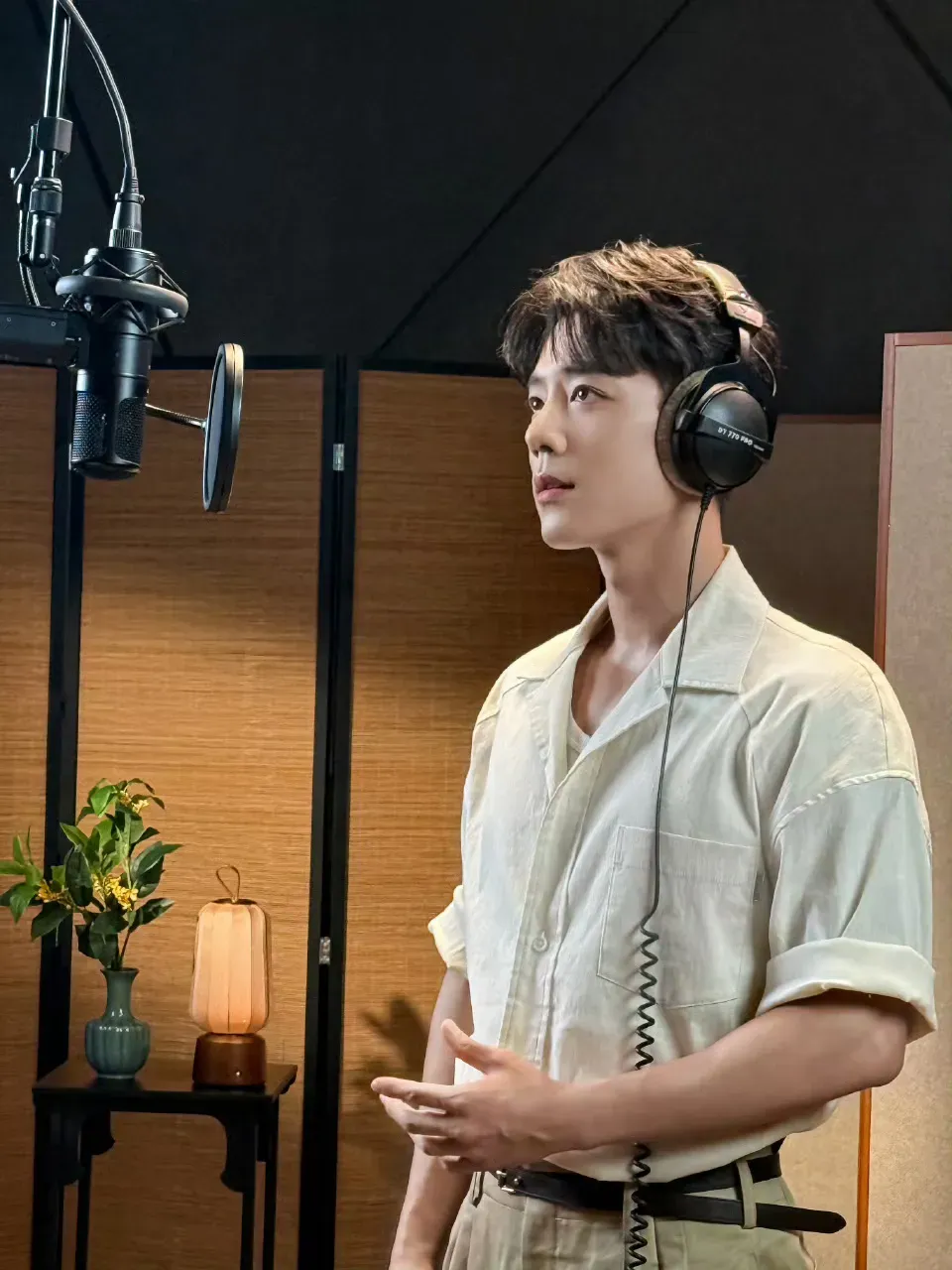 肖战《岁岁年年》入围年度优秀歌曲终评