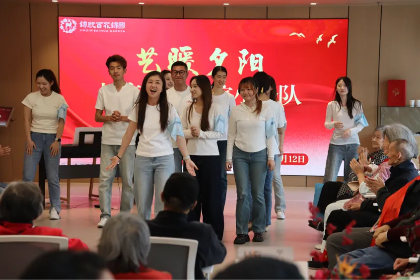 “声”入人心 ——声歌学子用艺术叩响长者心门