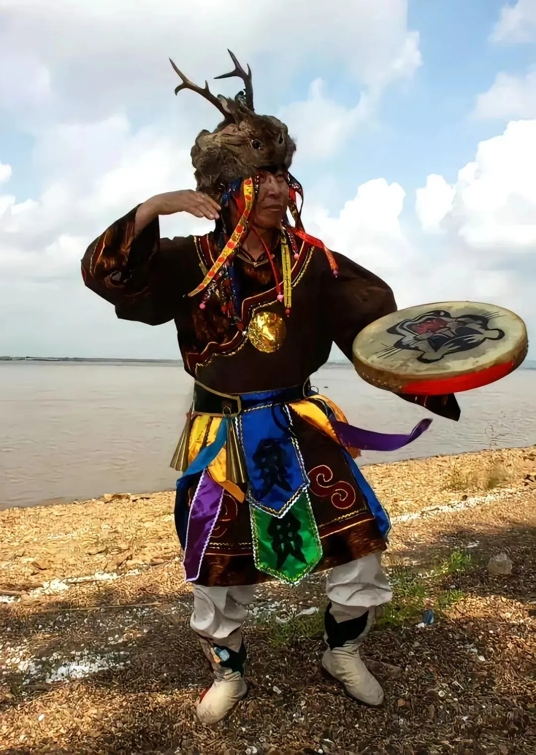 江畔长歌,千年回响:赫哲族伊玛堪,一部渔猎文明的活态史诗