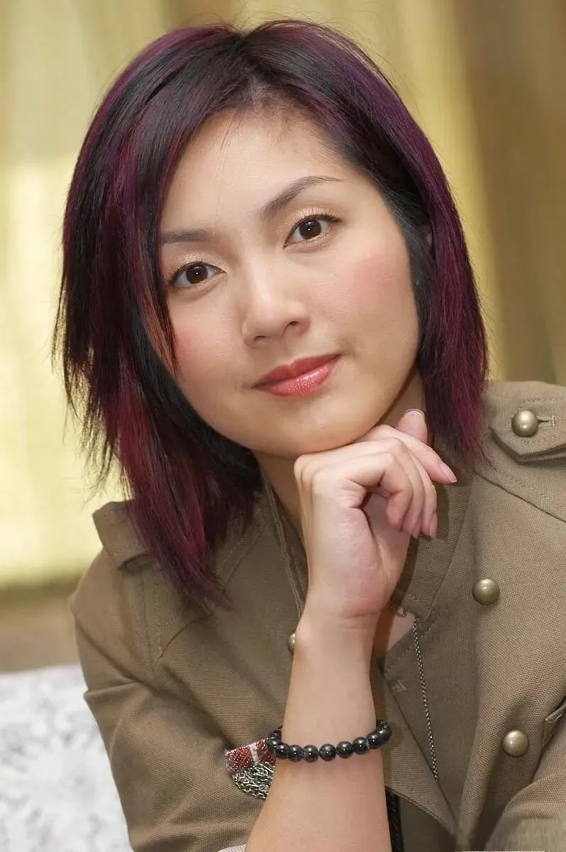 特别的歌给特别的你(8)|杨千嬅:心口挂着“勇”字的烈女,用歌声唱尽每个普通女孩的成长