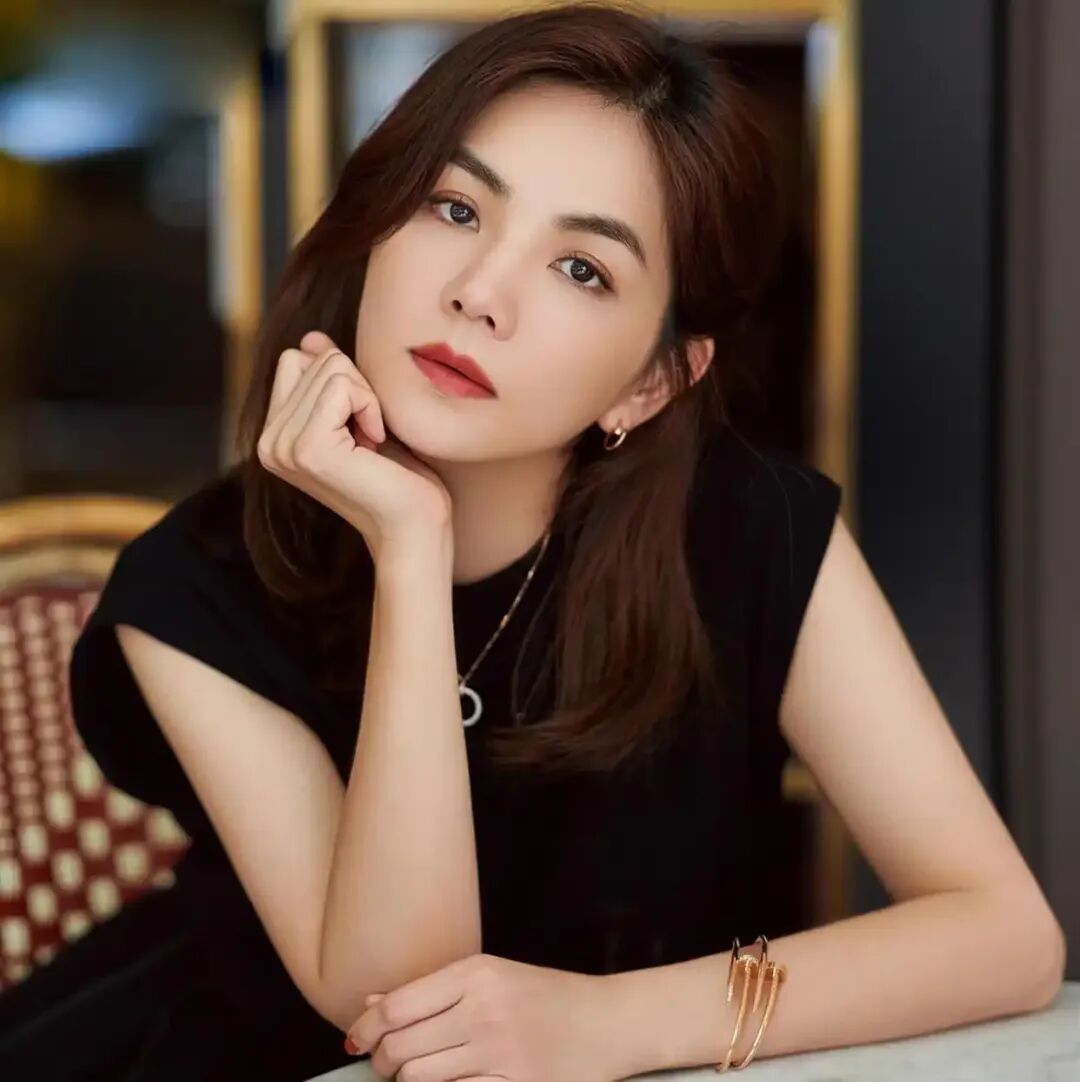 特别的歌给特别的你(2)|陈嘉桦:从“假小子”到乘风破浪的姐姐,她用二十年活成最自信的模样