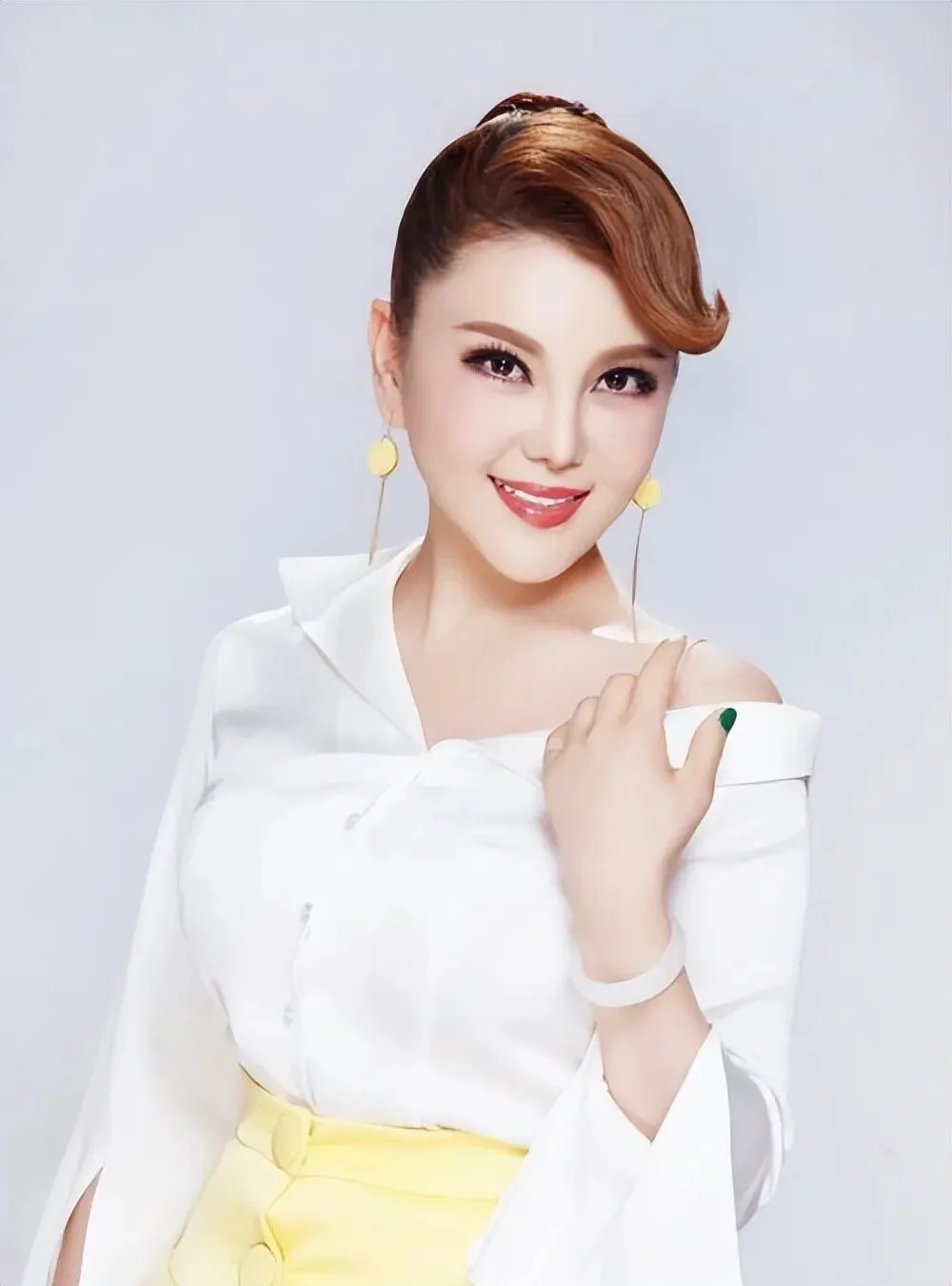 特别的歌给特别的你(30|乌兰图雅:从争议中一路唱来,这次她终于不用再躲了