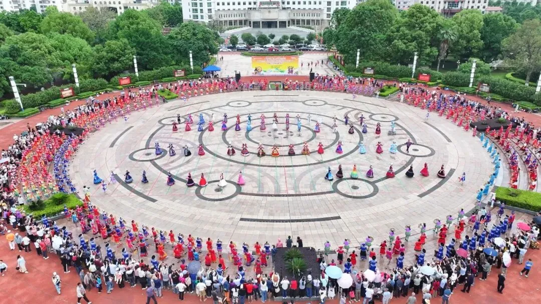 载歌载舞迎盛会!贺州这场民族文艺盛宴尽显八桂风情
