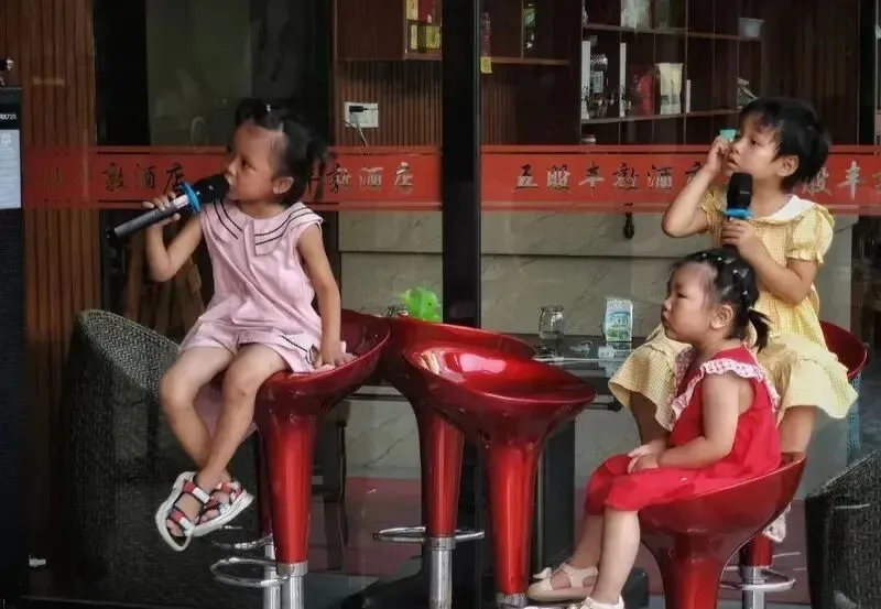 满庭芳·歌润童心