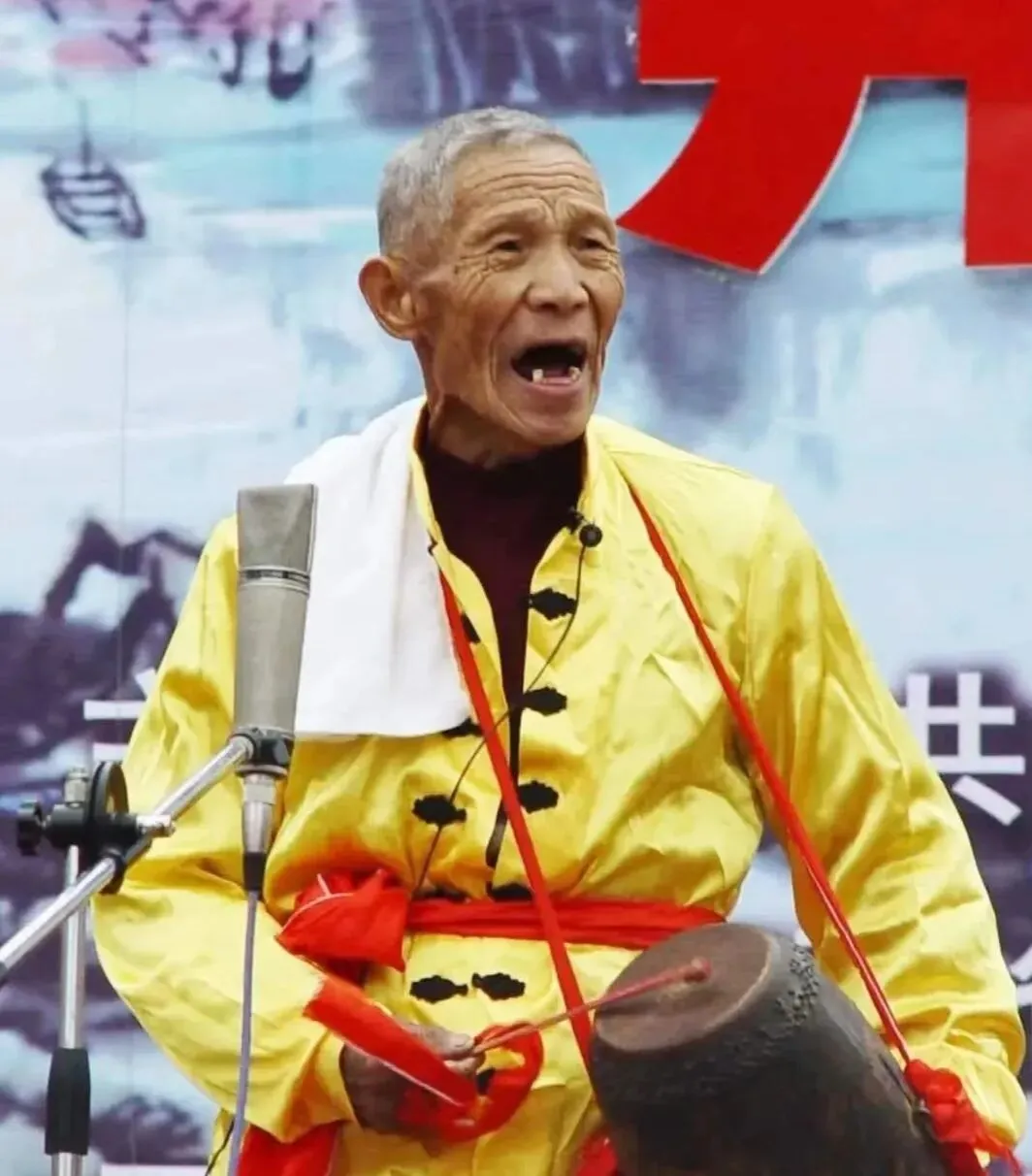 昂颈唱起打鼓歌