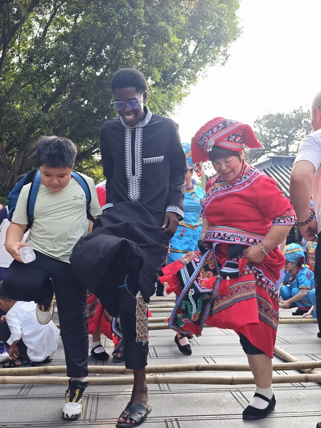 歌海寻影,定格壮乡——三月三摄影采风纪实