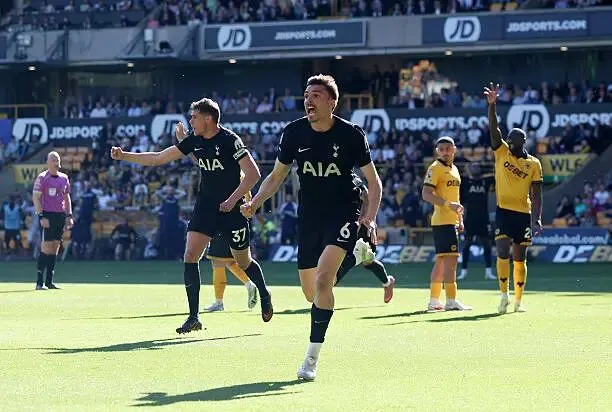 一首老歌,唱愣了两支伦敦球队