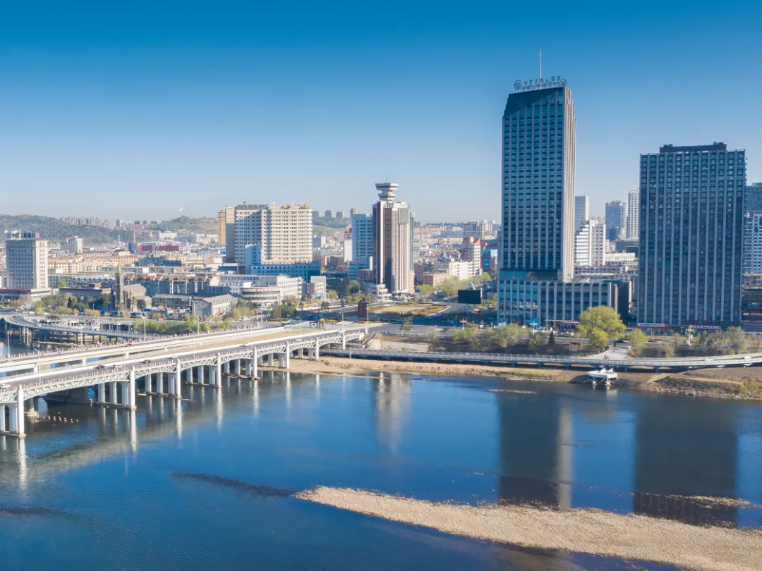 理响中国|长歌踏浪行 奋进壮阔新时代