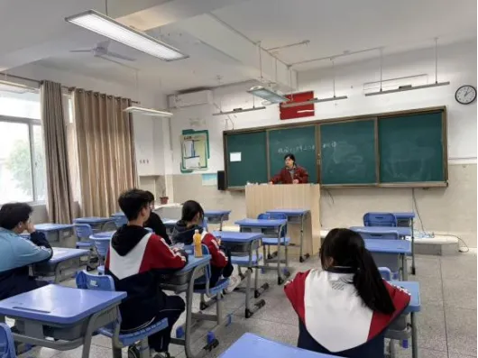 译门牌新语,以歌赴韶华 ——英文歌曲社助力校园标识翻译