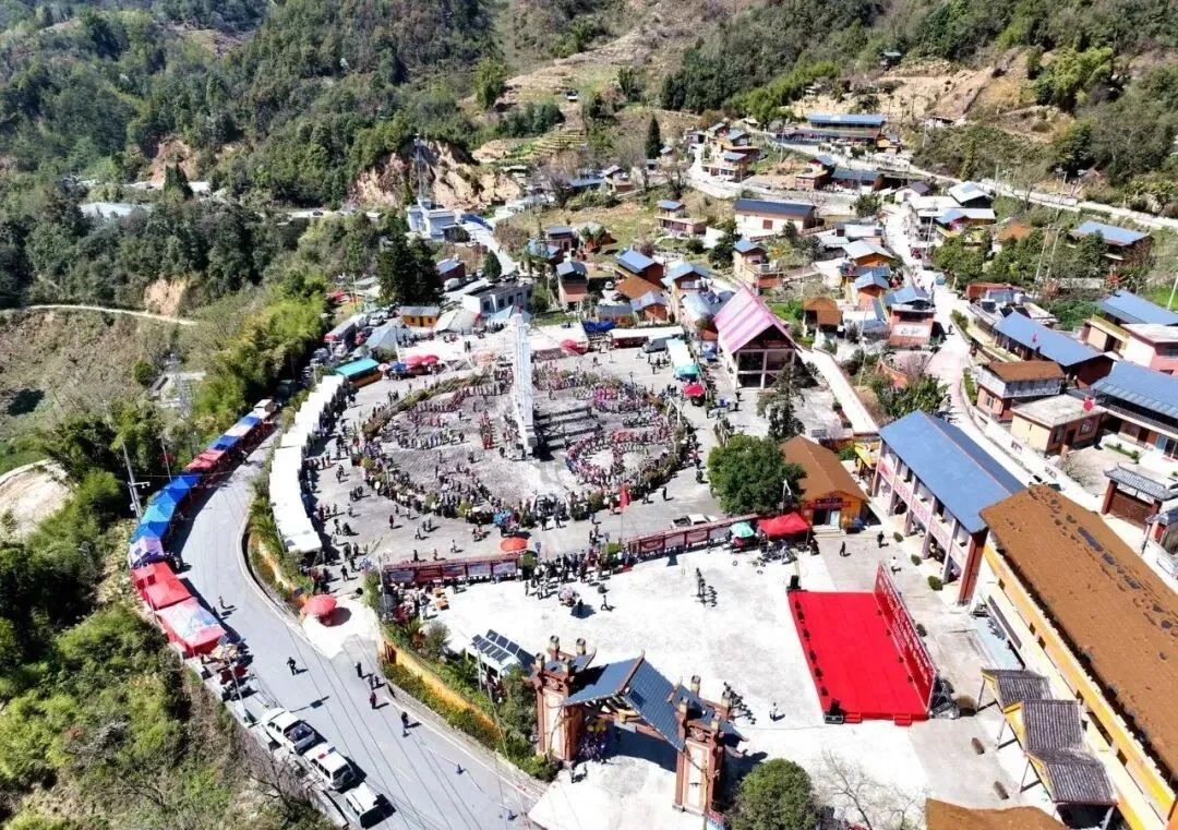 一曲纵歌越山海,万般风情醉人心——解锁《目瑙纵歌》的文化意蕴与治愈力量