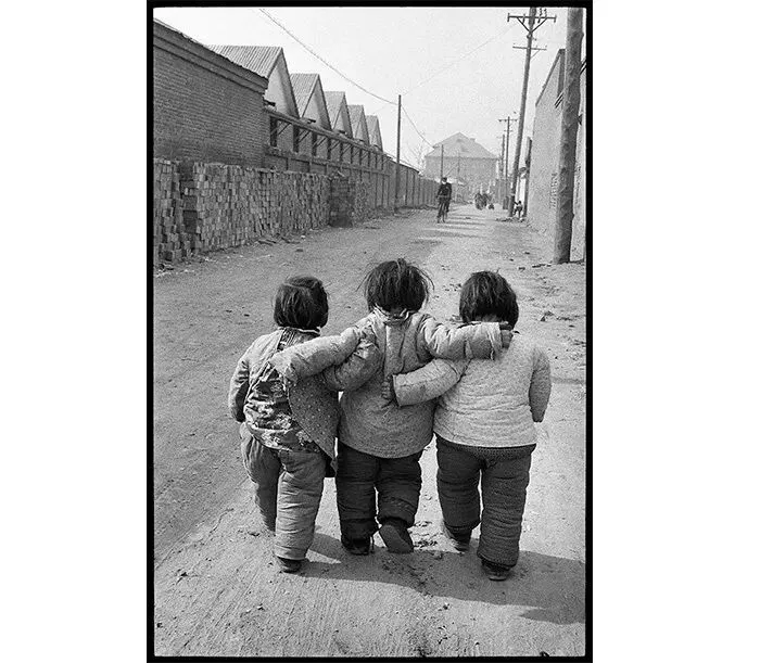 老歌《童年》:被删除的那段,恰似“初恋的童年”