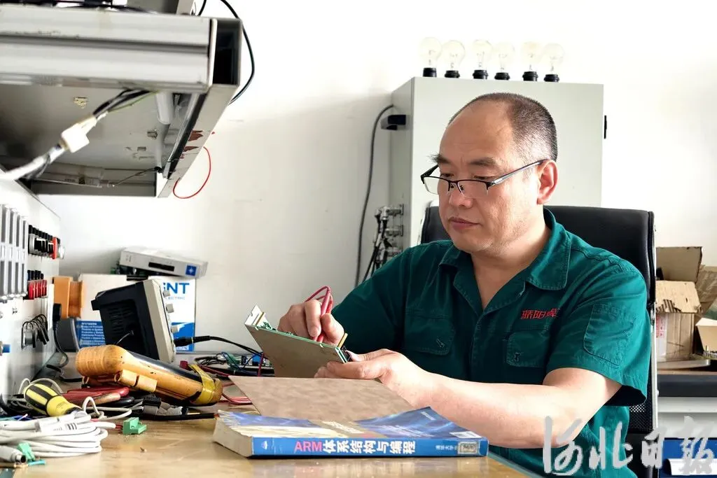 劳动者之歌丨全国五一劳动奖章获得者张中盼:打破国外垄断的“焊网工匠”