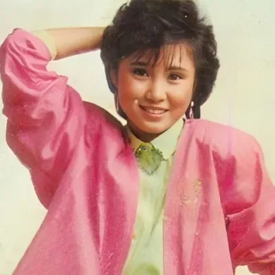 爱过的老歌,你能记得的有几首(79)|翁素英:那首唱在1985年的《人在旅途》,37年后突然刷屏了她的手机