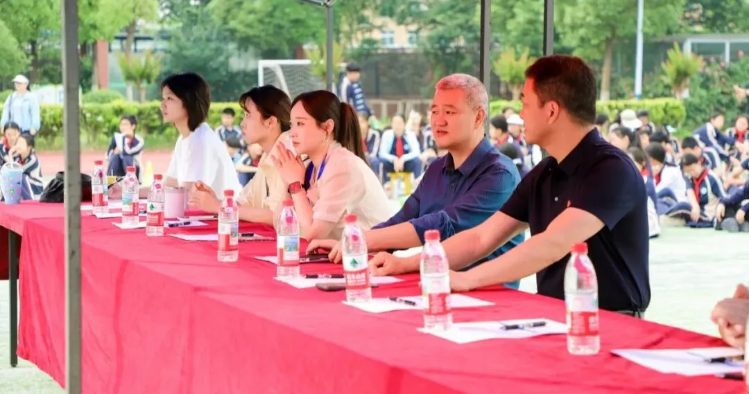 红心向党歌飞扬,青春筑梦绽华章丨武汉市洪山高级中学初中部每日一歌展演圆满举行