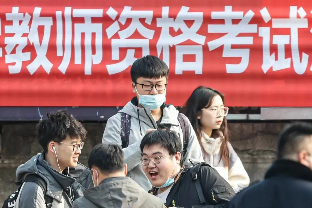 冰与火之歌:当“教师过剩”遇上“教资报考热”,千万年轻人为何仍涌向三尺讲台?