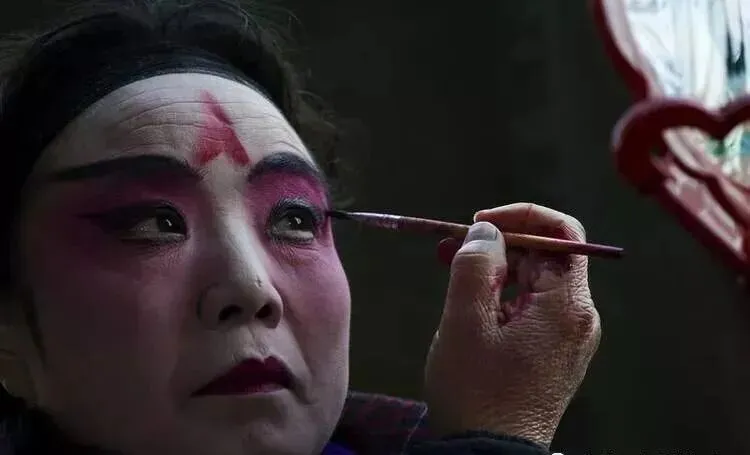 经典微小说:歌 葬