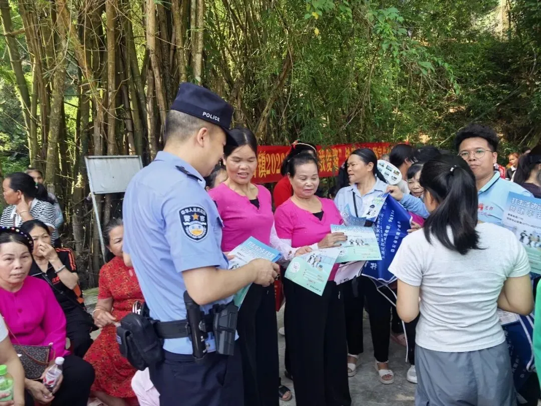 歌坡佳节唱响主旋律,上石镇携手共筑 强边固防“安全墙”