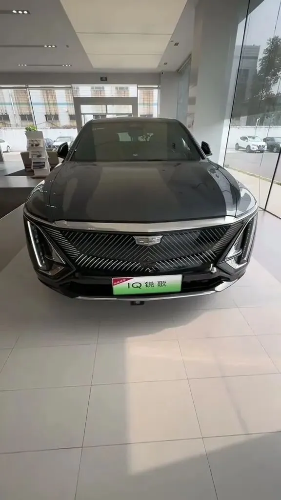 凯迪拉克IQ锐歌这套“豪华电车审美”,确实很上头,但我劝你先别急着下单